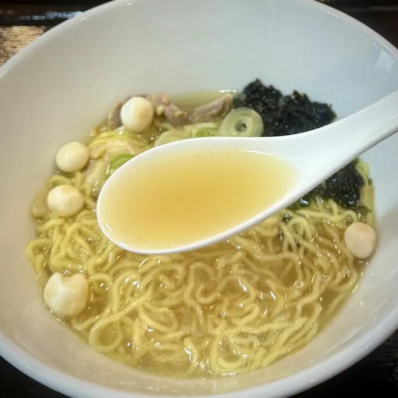 和食 神楽 かぐら 秋田県秋田市中通 リッチモンドホテル秋田駅前1階 中通二丁目 比内地鶏の塩中華そば 塩ラーメン スープ