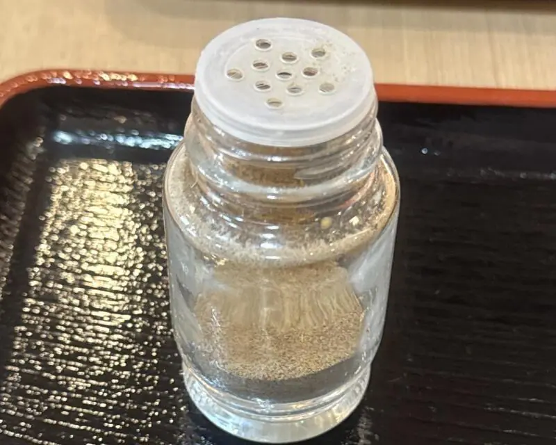 和食 神楽 かぐら 秋田県秋田市中通 リッチモンドホテル秋田駅前1階 中通二丁目 比内地鶏の塩中華そば 塩ラーメン 味変 調味料