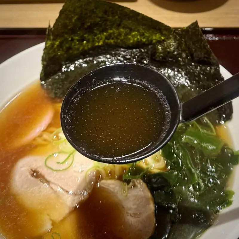 おひつごはん 四六時中 大曲店 秋田県大仙市和合 イオンモール大曲1階 飯詰駅 特製煮干しらーめん 醤油ラーメン スープ