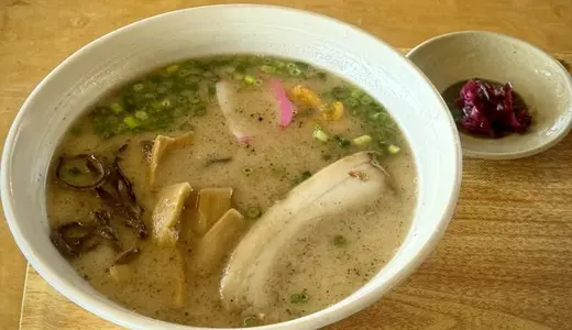 ミハラステラス＠秋田県仙北市田沢湖生保内にて豚塩ラーメンをオーダー！田沢湖スキー場のグリーンシーズンに営業しているゲレンデ中腹にある絶景カフェ食堂♪