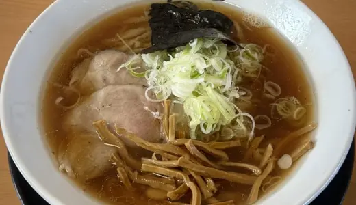 中華そば 肴 yamago にかほ店＠秋田県にかほ市象潟町にて魚手揉中華(醤油)をオーダー！麺に使用される小麦×煮干し×具材の各素材を地場産にこだわった吾愛郷グループの新ラーメン店♪
