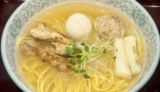 ラーメンダイニング林泉堂＠秋田市中通にて稲庭ラーメンをオーダー！稲庭饂飩伝統の職人さんによる手延べ製法で作られた中華麺を合わせた1日10杯の数量限定メニュー♪