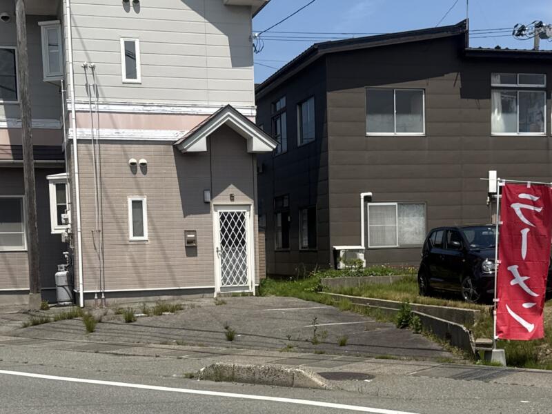 家系ら〜めん 雫 しずく 秋田県秋田市仁井田本町 直系家系ら〜めん 店舗向かい側の駐車場