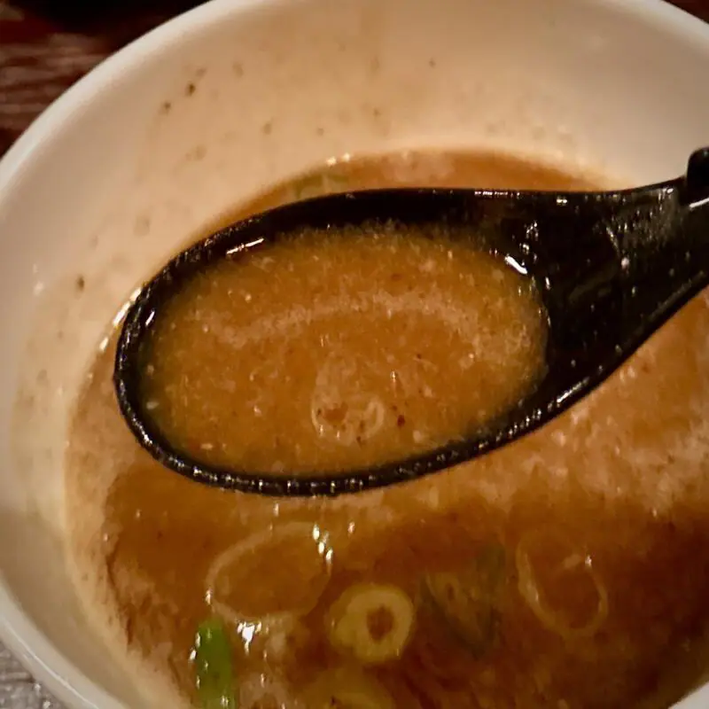 BAR JAH ジャー 秋田県秋田市大町 川反 かわばた 大町五丁目 秋田駅 夜のつけめん 特製つけめん 濃厚豚骨魚介系つけ麺 小盛り つけ汁 スープ