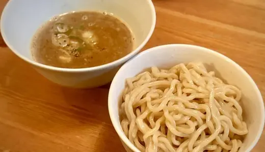 BAR JAH(ジャー)@秋田県秋田市大町にて夜のつけめんをオーダー！駅前で2軒ハシゴした後の〆ラーメンはもちろん秋田ラーメン総選挙で「ラーメン専業じゃないのにうまい！じゃないほうラーメン」に選出されたこちらへ♪