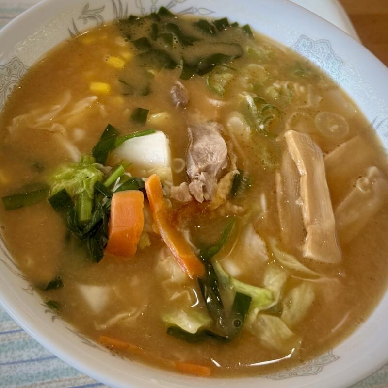 ダイニング ぶなの四季 秋田県仙北市田沢湖玉川 新玉川温泉本館2階 比内地鶏ラーメン みそ 味噌ラーメン 具