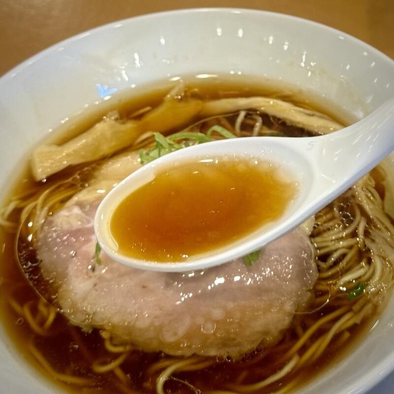 らぁ麺 ひら山 弘前店 青森県弘前市田園 弘前駅 醤油らぁ麺 醤油ラーメン スープ