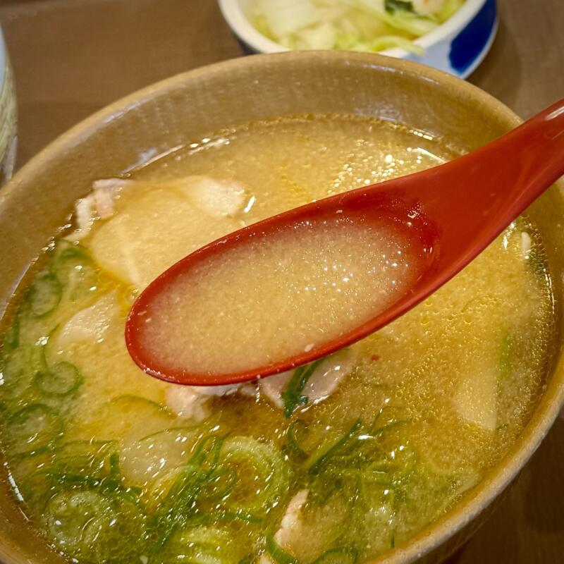 すき家 秋田泉店 秋田県秋田市泉中央 マツダ前 泉外旭川駅 とん汁みそらーめん 豚汁味噌ラーメン 牛丼おしんこセット スープ