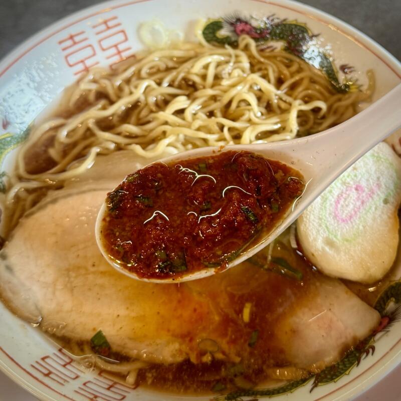 RAMEN TOKI ラーメントキ 秋田県秋田市外旭川 スーパードラックアサヒ外旭川店敷地内 ナイス入口 泉外旭川駅 TOKI江戸 秋田ご当地 江戸系ラーメン 辛醤油ラーメン 江戸辛追加 ニラ辛薬味 スープ