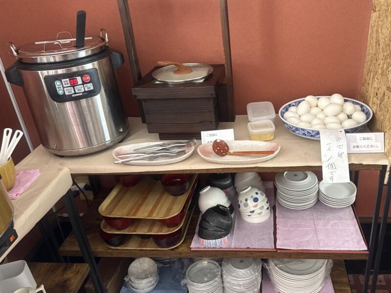 お食事処 北さん家 きたさんち 秋田県秋田市添川 古城苑入口 泉外旭川駅 中華そば 和風醤油ラーメン サイドテーブル