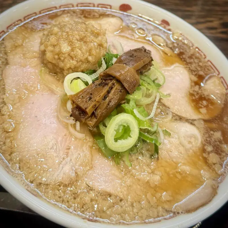 自家製麺 中華そば ひらこ屋 青森県青森市新城 平和台団地 青森駅 せあぶら煮干 中あぶら 背脂 中油 背脂醤油ラーメン 津軽煮干しラーメン 具