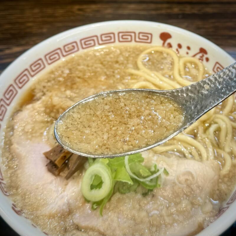自家製麺 中華そば ひらこ屋 青森県青森市新城 平和台団地 青森駅 せあぶら煮干 中あぶら 背脂 中油 背脂醤油ラーメン 津軽煮干しラーメン スープ