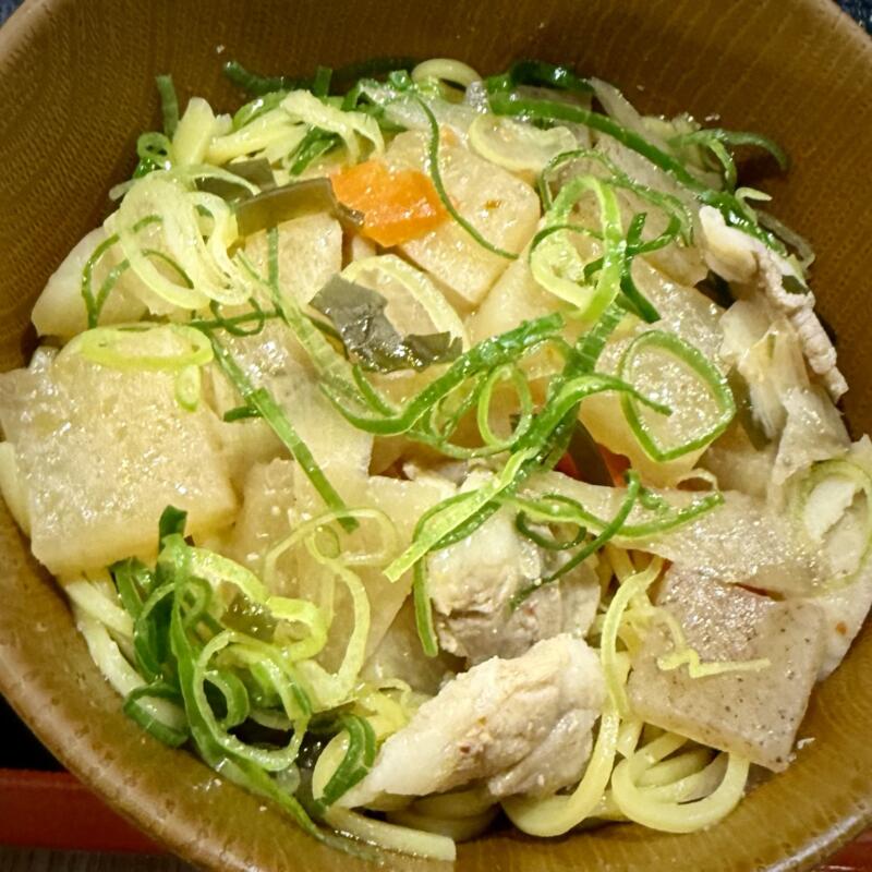 すき家 イオンモール秋田店 秋田県秋田市御所野 イオンモール秋田店3Fフードコート 四ツ小屋駅 とん汁みそらーめん 豚汁味噌ラーメン 牛丼 たまごランチセット 追加トッピング キムチ フライドにんにく 明太マヨ 汁なしまぜそばに魔改造