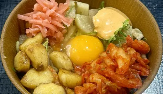 すき家 イオンモール秋田店にてとん汁みそらーめん＆牛丼(たまごセット)をオーダー！キムチ＋フライドにんにく＋明太マヨも追加で汁なしまぜそばに魔改造してみた♪