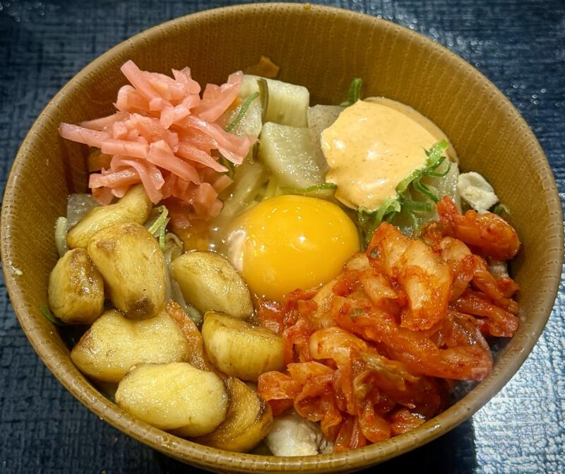 すき家 イオンモール秋田店 秋田県秋田市御所野 イオンモール秋田店3Fフードコート 四ツ小屋駅 とん汁みそらーめん 豚汁味噌ラーメン 牛丼 たまごランチセット 追加トッピング キムチ フライドにんにく 明太マヨ 汁なしまぜそばに魔改造