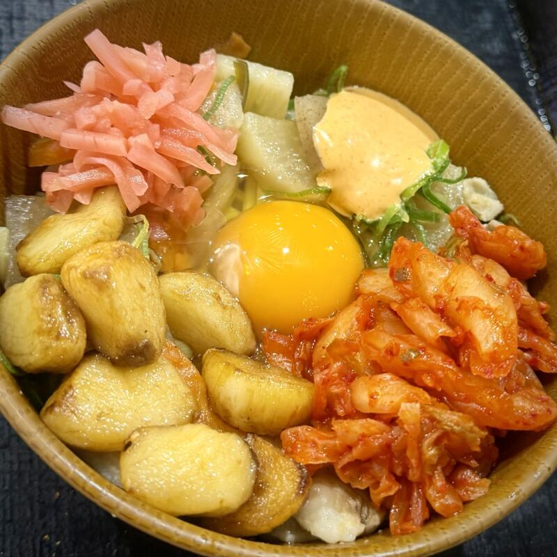 すき家 イオンモール秋田店 秋田県秋田市御所野 イオンモール秋田店3Fフードコート 四ツ小屋駅 とん汁みそらーめん 豚汁味噌ラーメン 牛丼 たまごランチセット 追加トッピング キムチ フライドにんにく 明太マヨ 汁なしまぜそばに魔改造