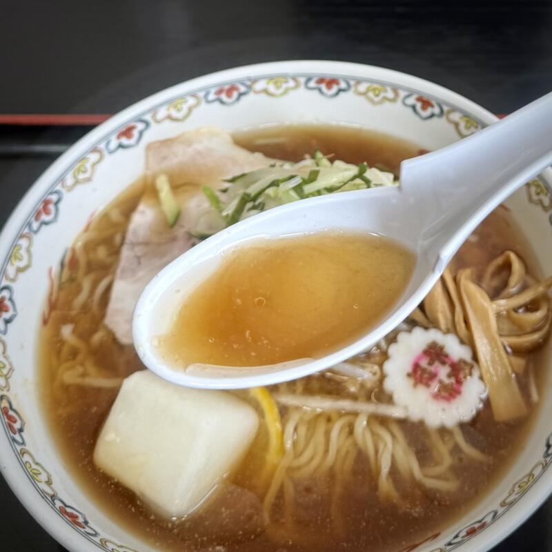 やまがた牛骨ラーメン 二代目平吉屋 へいきちや 富の中西 山形駅 山形県山形市富の中 平吉流レモン氷の冷やし出汁ラーメン 冷たい牛骨ラーメン スープ