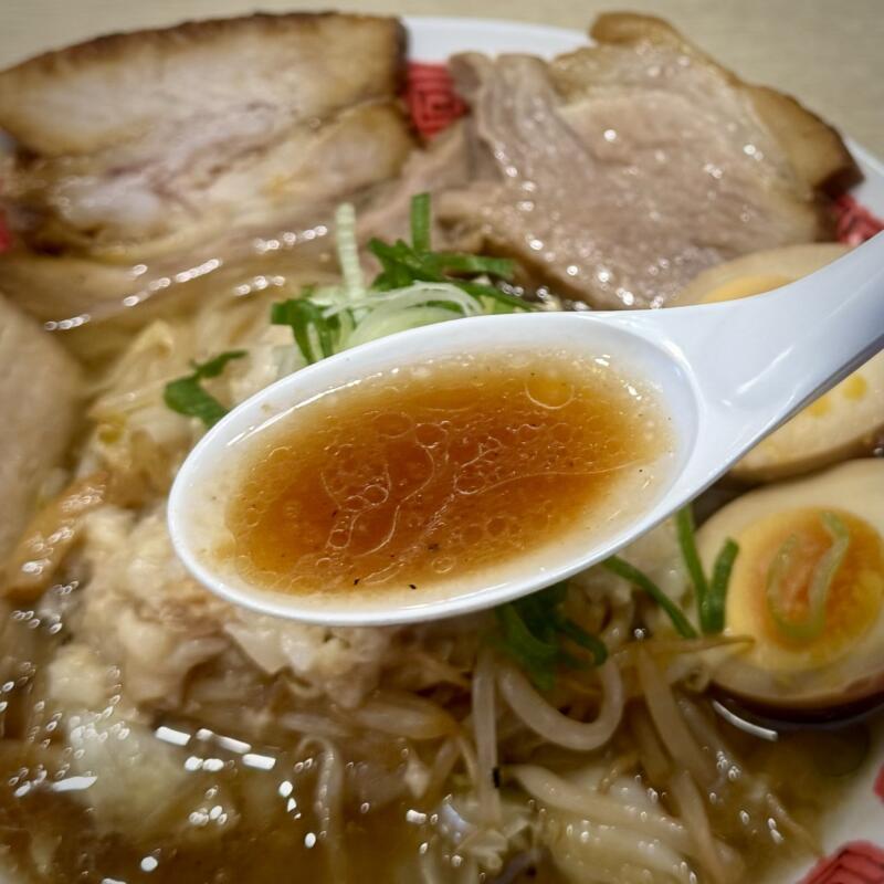 バーミヤン 秋田旭南店 秋田県秋田市旭南 川元開和町 羽後牛島駅 厚切り焼豚のバミ郎そば(マシ盛) 背脂増し ラーメン二郎インスパイア 豚骨醤油ラーメン スープ