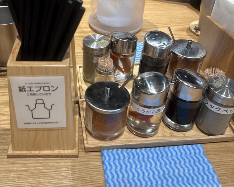 津軽煮干 ひらこ屋 東京都千代田区丸の内 東京駅一番街B1F 東京ラーメンストリート 東京駅限定 辛い煮干そばTYPE-T 辛い煮干しラーメン 津軽煮干しラーメン 味変 調味料