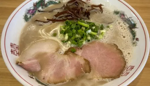 中華蕎麦 自遊仁＠青森県弘前市外崎にて博多風豚骨らーめんをオーダー！着丼時に無料で提供される豚骨らーめんセットでの味変も堪らない本格派な逸品♪