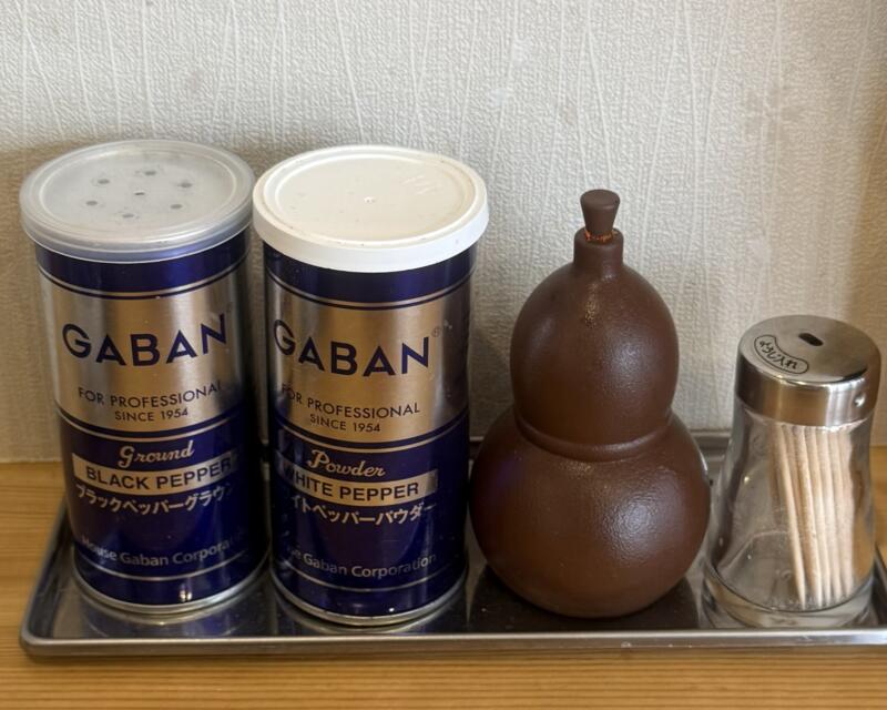 中華蕎麦 自遊仁 じゆうじん 青森県弘前市外崎 弘前東高前駅 弘前駅 博多風豚骨らーめん 豚骨ラーメン 味変 調味料