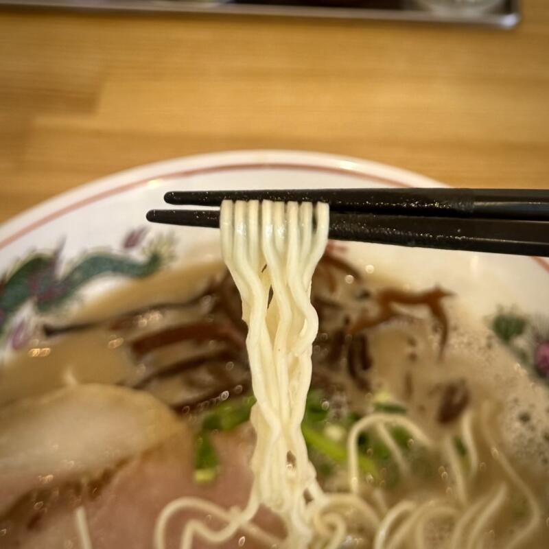 中華蕎麦 自遊仁 じゆうじん 青森県弘前市外崎 弘前東高前駅 弘前駅 博多風豚骨らーめん 豚骨ラーメン 麺