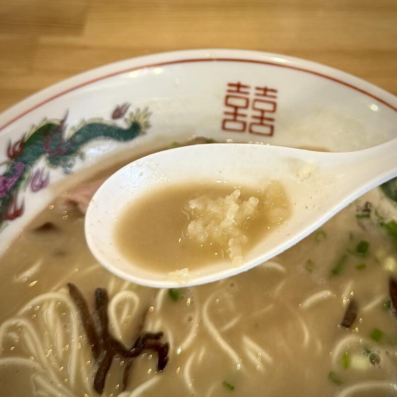 中華蕎麦 自遊仁 じゆうじん 青森県弘前市外崎 弘前東高前駅 弘前駅 博多風豚骨らーめん 豚骨ラーメン ニンニク スープ