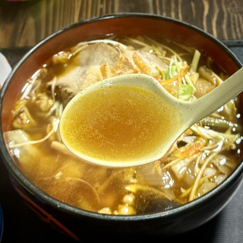味の店 かしわ家食堂 秋田県仙北市西木町桧木内 松葉駅 辛口正油ラーメン 辛ネギ醤油ラーメン スープ