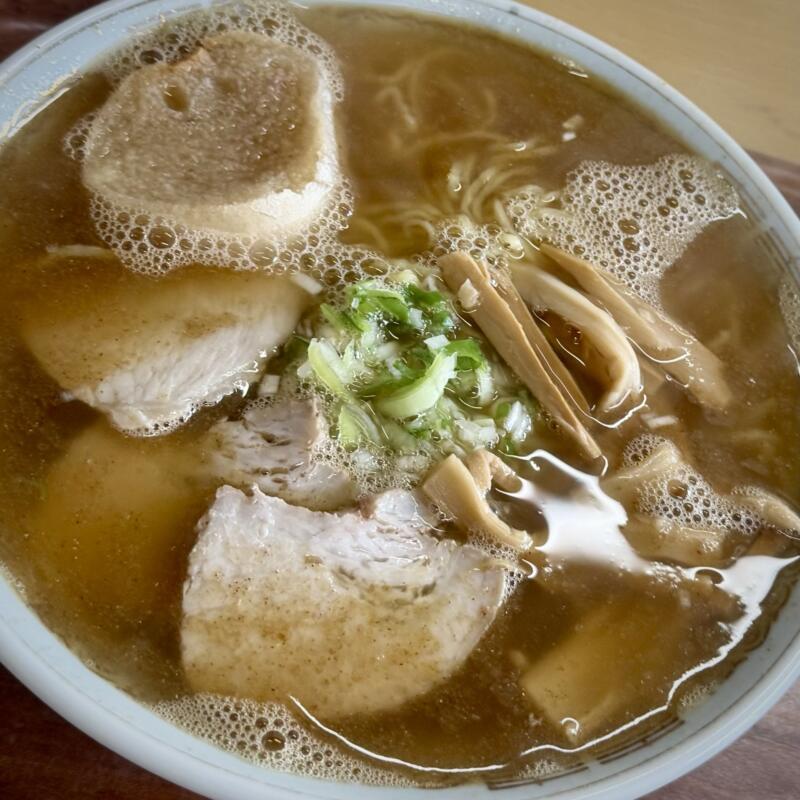 味の店 工藤そばや 工藤製麺所 青森県黒石市浜町 黒石駅 らあめん 津軽煮干しラーメン 醤油ラーメン 具