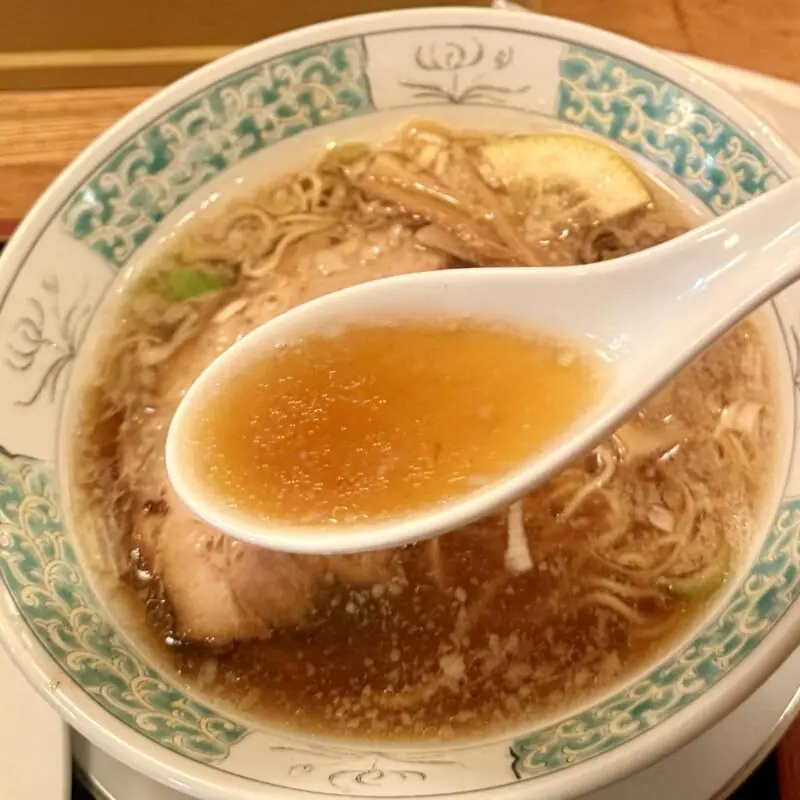 中華ダイニング 大黒屋 秋田県秋田市仁井田 羽後牛島駅 大野口 半ラーメン+チャーハン セット 醤油ラーメン スープ