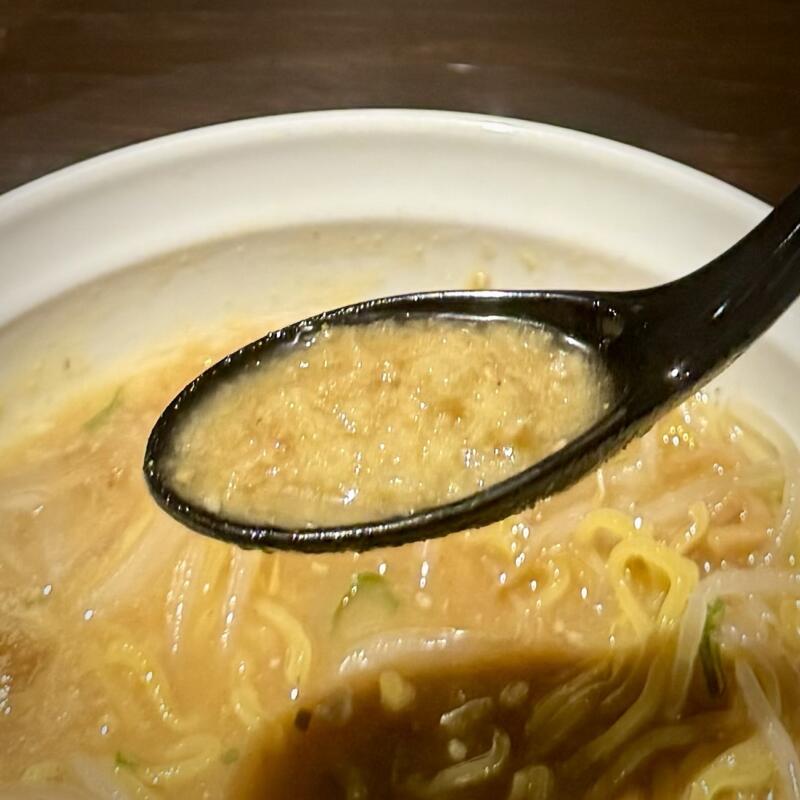 HINNA ヒンナ 秋田県横手市四日町 蛇の崎橋 横手駅 冷やしみそラーメン 冷たい味噌ラーメン スープ おろし生姜