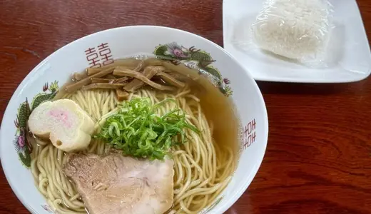 五城目朝市中華そば＠秋田県南秋田郡五城目町鵜ノ木にて和風中華そば＆ぼだっこ(塩辛い鮭)塩おにぎりをオーダー！秋田屈指の実力店・二代目夜来香が手掛ける十文字中華そばが食べられる五城目の朝ラーメンの新店♪