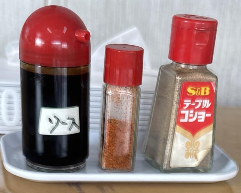 味の店 工藤そばや 工藤製麺所 青森県黒石市浜町 黒石駅 らあめん 津軽煮干しラーメン 醤油ラーメン 味変 調味料