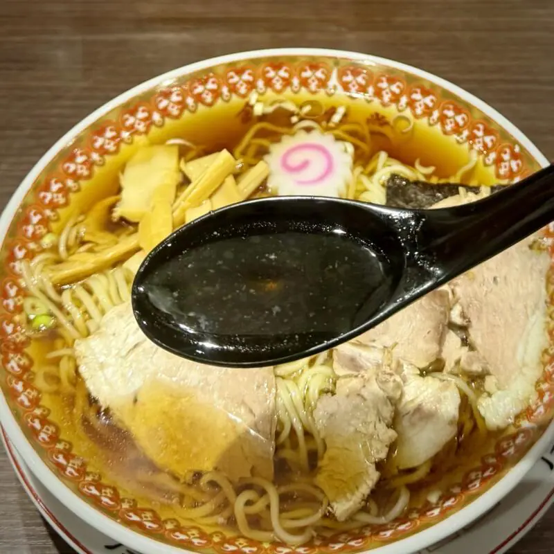 鈴多食堂 新潟県長岡市栃尾大町 長岡駅 ラーメンの冷し 冷丼 冷たいラーメン 冷やしラーメン スープ