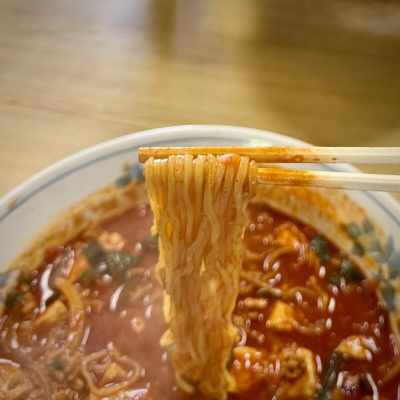 万松 まんまつ 秋田県潟上市飯田川下虻川 秋田銀行大久保支店前 大久保駅 麻婆ラーメン 麻婆豆腐 3倍辛 麺