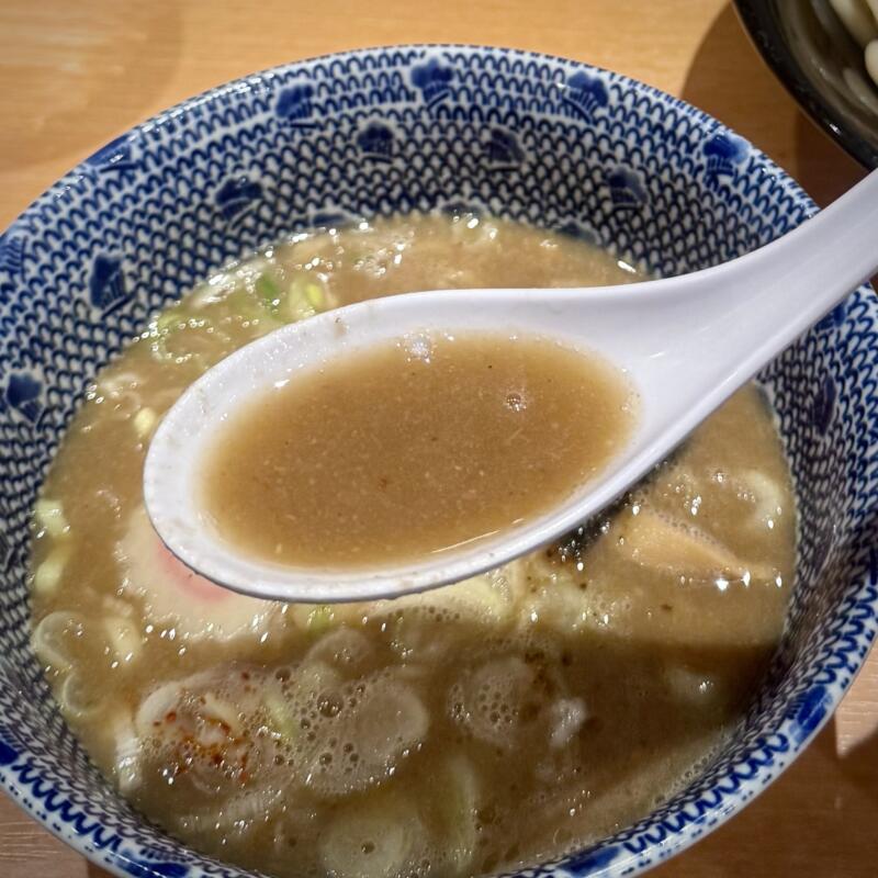 六厘舎 東京ラーメンストリート店 ろくりんしゃ 東京都千代田区丸の内 東京駅一番街 B1F 東京ラーメンストリート内 生七味つけめん 濃厚豚骨魚介系つけ麺 つけ汁 スープ