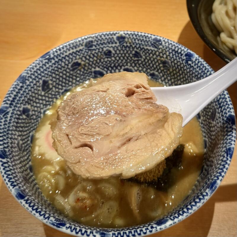 六厘舎 東京ラーメンストリート店 ろくりんしゃ 東京都千代田区丸の内 東京駅一番街 B1F 東京ラーメンストリート内 生七味つけめん 濃厚豚骨魚介系つけ麺 具 チャーシュー
