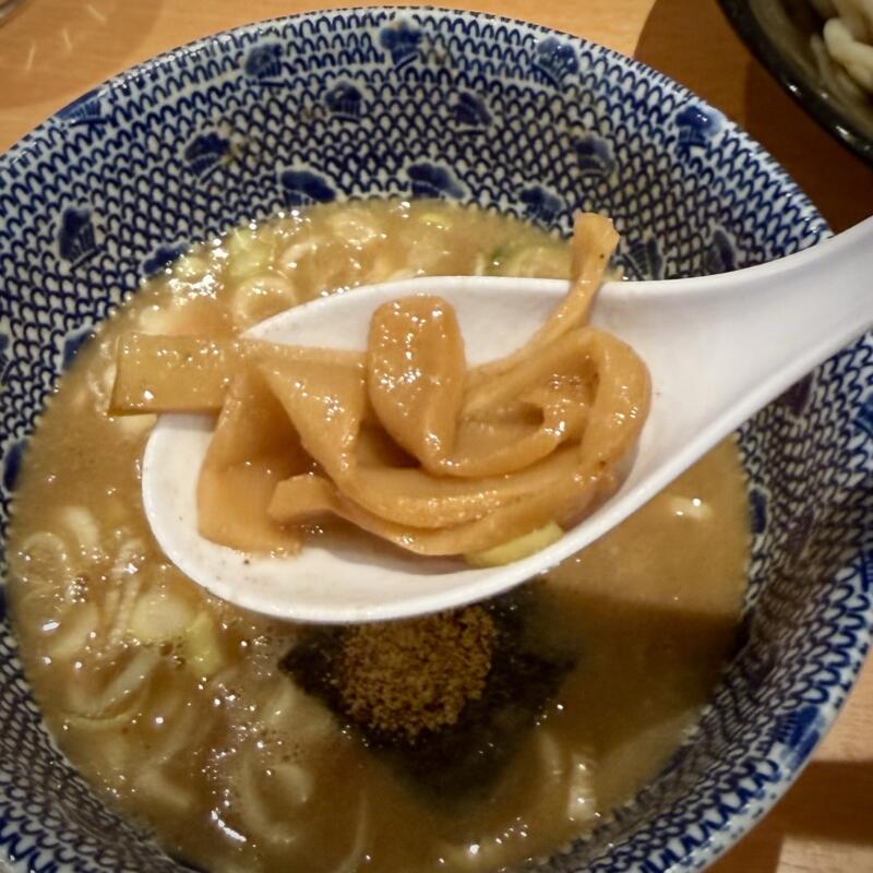 六厘舎 東京ラーメンストリート店 ろくりんしゃ 東京都千代田区丸の内 東京駅一番街 B1F 東京ラーメンストリート内 生七味つけめん 濃厚豚骨魚介系つけ麺 具 メンマ