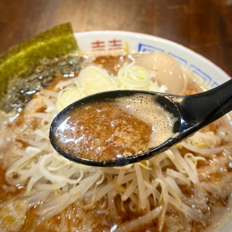らーめん萬亀 ばんき 秋田県秋田市中通 秋田駅前 買物広場 辛いラーメン ブレンド正油 辛醤油ラーメン 3辛 スープ