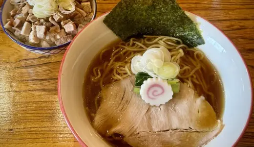そつだ食堂＠秋田県仙北市田沢湖にて煮干そば＆チャーシューご飯をオーダー！週4日で昼のみ営業の新店が森の駅の敷地内にオープン♪
